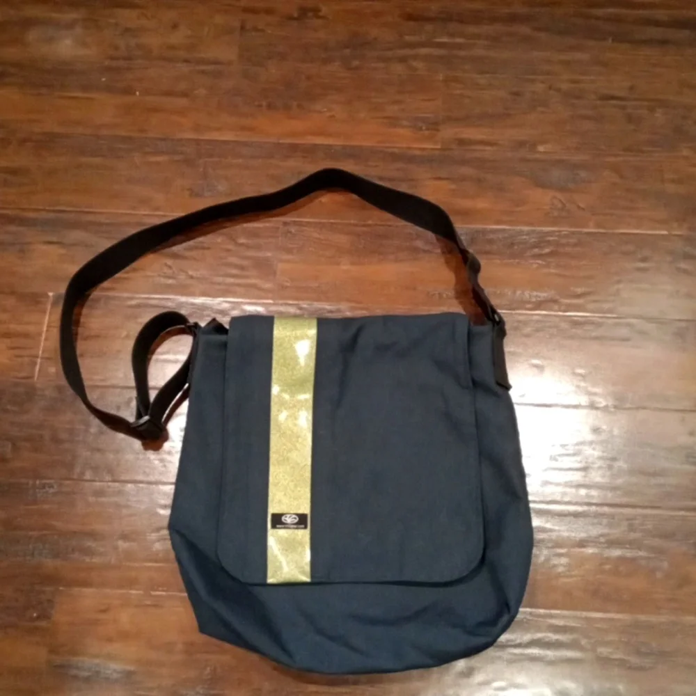 Navy Messenger Bag with Reflective Strip with Adjustable Straps